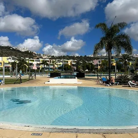 Colorful Cozy View 公寓